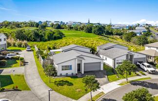 33 Kaipuke Crescent, Gulf Harbour