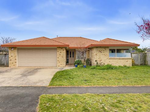 74 Guildford Drive, Paraparaumu