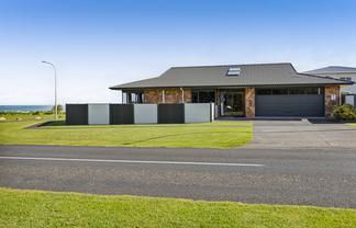2 Heaphy Road, Opunake