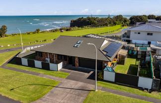 2 Heaphy Road, Opunake