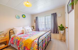 2/601B Oak Road, Akina