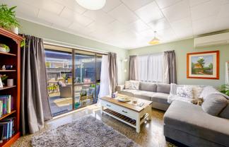 2/601B Oak Road, Akina