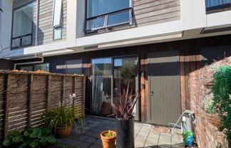 9/4 Glen Atkinson Street, St Heliers