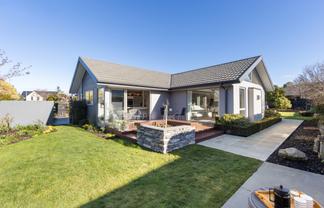 11 Glastonbury Drive, Burwood