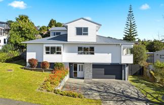 8 Unsworth Drive, Unsworth Heights