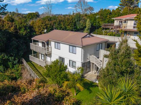 2/95 Fairclough Road, Beach Haven