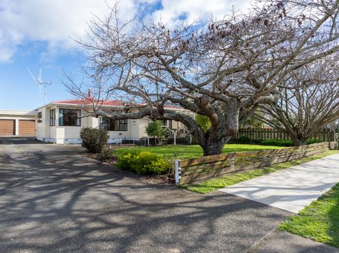 149 Queen Street West, Levin