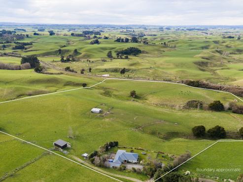 780 Halcombe Road, Halcombe