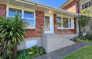 2/4 Westwell Road, Belmont