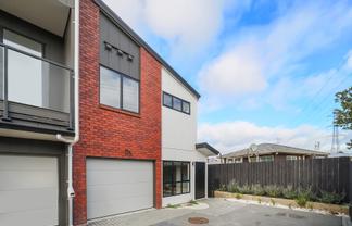 8/32 Tiraumea Drive, Pakuranga