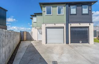 2/10 Mila Paige Close, Glenview
