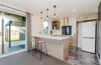 2/10 Mila Paige Close, Glenview