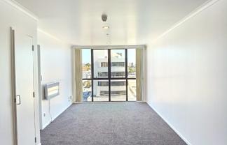 D614/176 Broadway, Newmarket