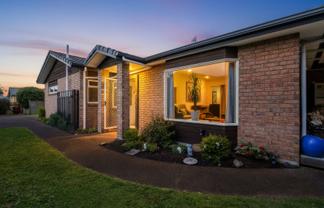 8 Chalmers Close, Orewa