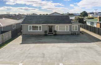 403B West Coast Road, Glen Eden