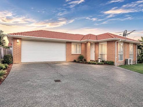 9A Robert Skelton Place, Clendon Park