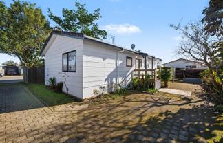 6 College Place, Poike