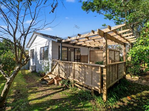 6 College Place, Poike