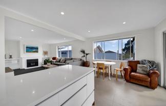 27 Wairau Road, Oakura