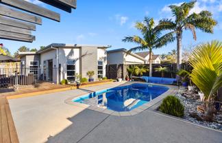 8 Waterside Drive, Pyes Pa