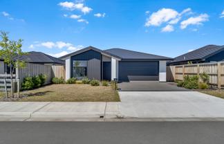 74 Crossley Avenue, Woodend