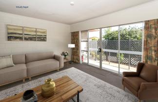 2/12 Newbourne Crescent, Redwoodtown