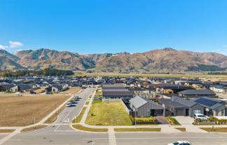 2 Bradshaw Street, Lake Hawea
