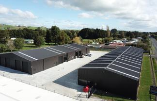 High-stud warehouse with 3-phase