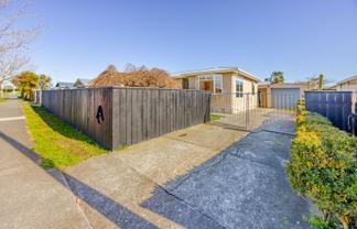805 Park Road South, Akina