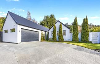 4 Chorley Place, Hillsborough