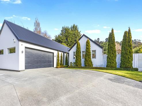 4 Chorley Place, Hillsborough