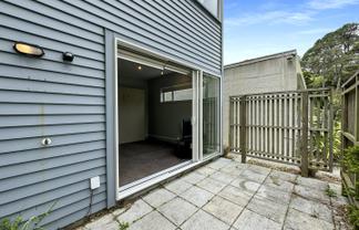 2/24A Glenmore Street, Thorndon