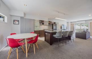 2/21 Hunters Park Drive, Three Kings