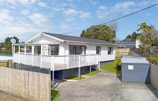 2/40C West Coast Road, Glen Eden