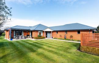 8 Gwen Place, Redwood