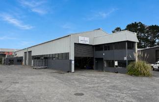 Road Front Industrial with Gantry Crane