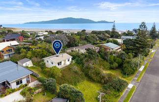 16 Hughes Street, Waikanae Beach