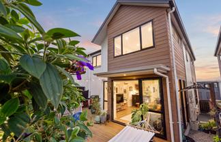 56  Seafarer Crescent, Stanmore Bay
