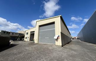 Dual Roller Door Warehouse with Office | 448m2