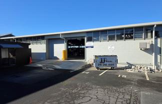 100% INDUSTRIAL WAREHOUSE IN WAIRAU
