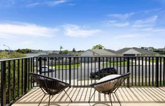 4/8 Baird Street, Howick