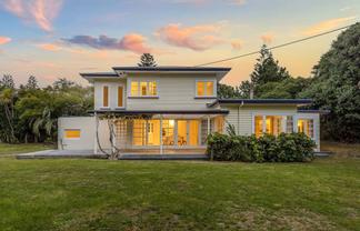1 Raeburn Lane , Raumati Beach