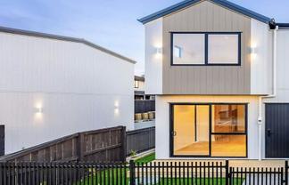 2/9 Grande Vue Road, Papatoetoe