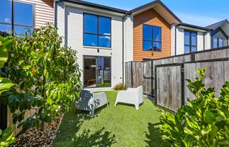 4/170 Don Buck Road, Massey