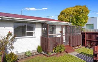 1/374 Pages Road, Aranui