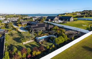 5 Laguna Place, Matakatia