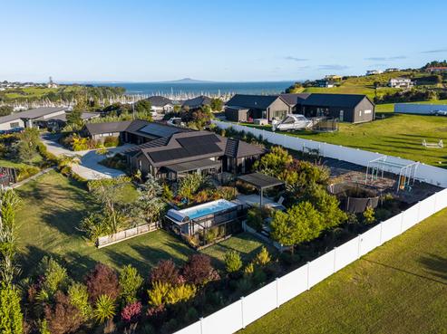 5 Laguna Place, Matakatia