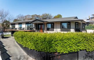 73 James Cook Street, Havelock North