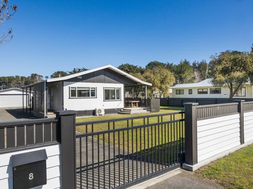 8 Cousins Avenue West, Foxton Beach