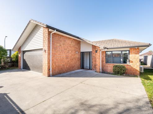 2 Southbrook Close, Deanwell